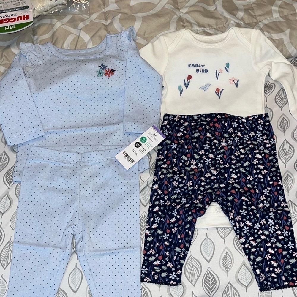 Carters BabyGirl NWT 4-Pack Long-Sleeve Floral & Polka Dot set.  Size 3 months.
